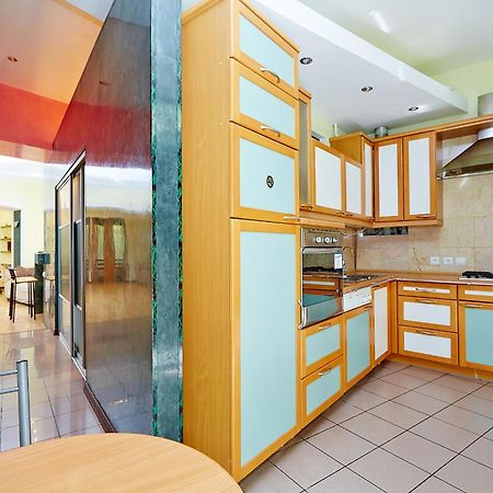 Apartment Deribasovskaya With Jacuzzi Odessa Luaran gambar