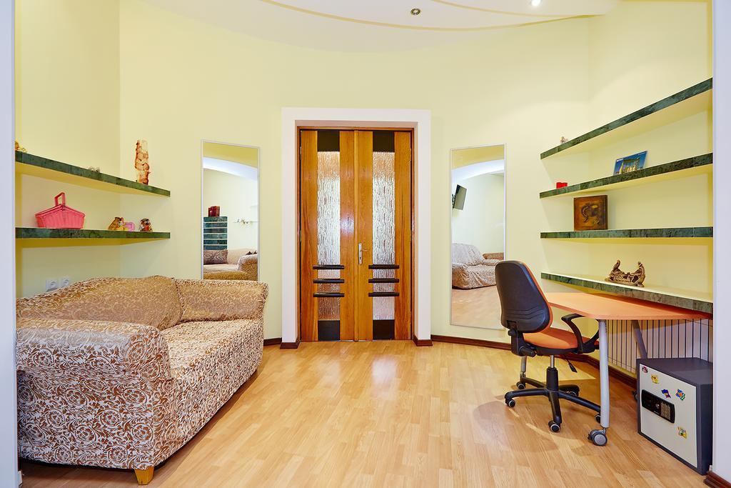 Apartment Deribasovskaya With Jacuzzi Odessa Luaran gambar