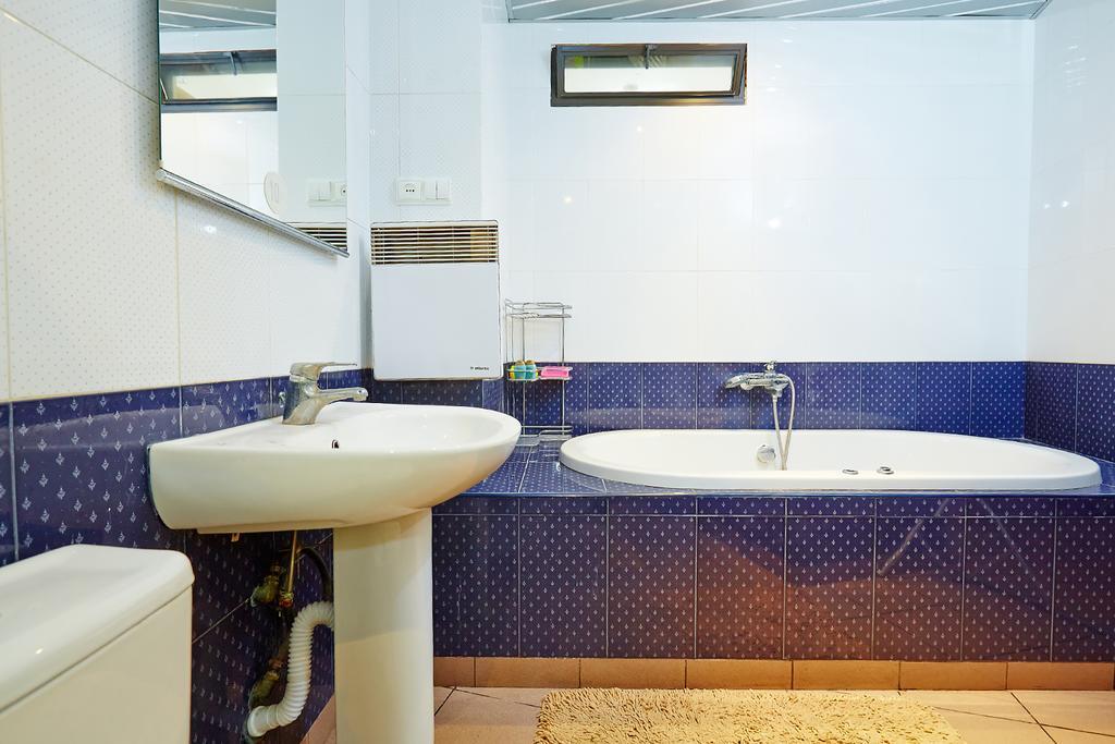 Apartment Deribasovskaya With Jacuzzi Odessa Luaran gambar